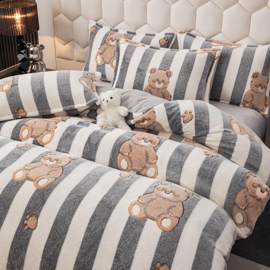 Lenjerie pat dublu, Super Pufoasa COCOLINO,cu ELASTIC, 4 piese, Jojo Home, Alb, Gri, Ursuleti - 1 | YEO
