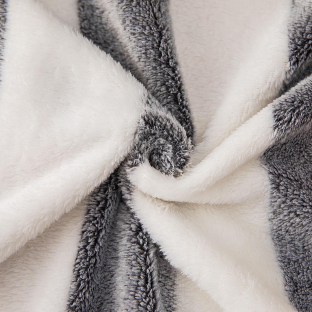 Lenjerie pat dublu, Super Pufoasa COCOLINO,cu ELASTIC, 4 piese, Jojo Home, Alb, Gri, Ursuleti - 3 | YEO