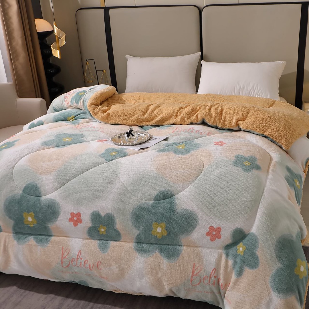 Pilota Cocolino cu Blanita Bej Ultra Pufoasa, Matlasata, 200x230 cm – Caldura Instanta si Confort de Lux pentru Nopti Reci, Alb, flori - 3 | YEO