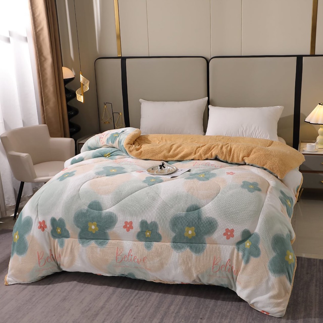 Pilota Cocolino cu Blanita Bej Ultra Pufoasa, Matlasata, 200x230 cm – Caldura Instanta si Confort de Lux pentru Nopti Reci, Alb, flori - 4 | YEO