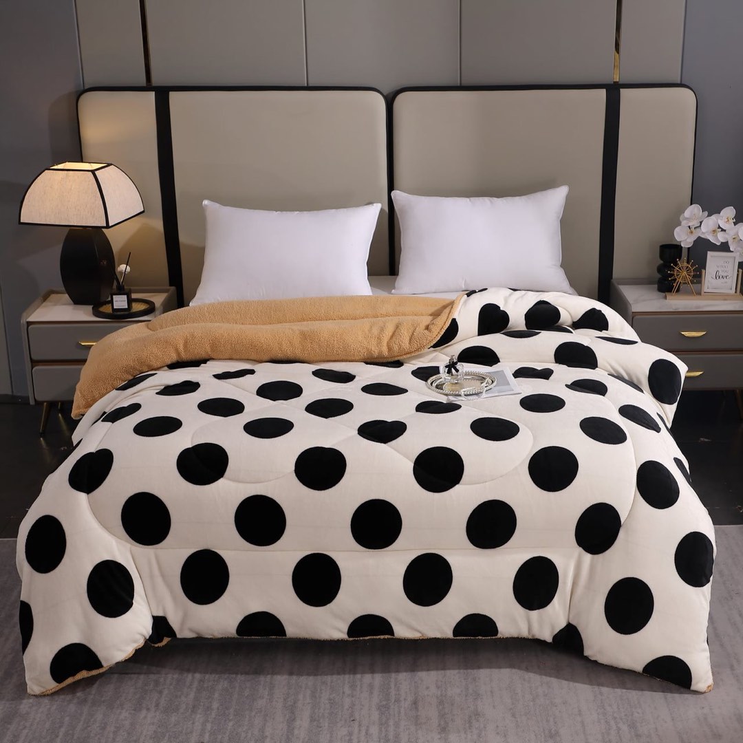 Pilota Cocolino cu Blanita Bej Ultra Pufoasa, Matlasata, 200x230 cm – Caldura Instanta si Confort de Lux pentru Nopti Reci, Alb, buline - 1 | YEO