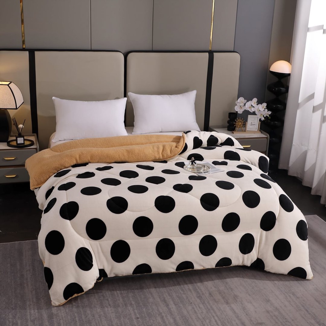 Pilota Cocolino cu Blanita Bej Ultra Pufoasa, Matlasata, 200x230 cm – Caldura Instanta si Confort de Lux pentru Nopti Reci, Alb, buline - 2 | YEO