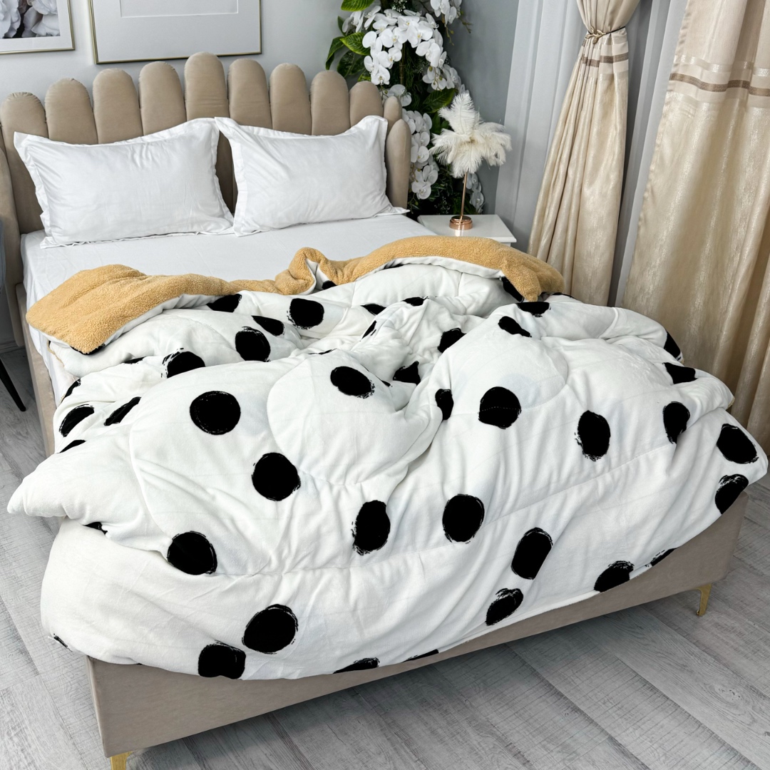 Pilota Cocolino cu Blanita Bej Ultra Pufoasa, Matlasata, 200x230 cm – Caldura Instanta si Confort de Lux pentru Nopti Reci, Alb, buline - 2 | YEO