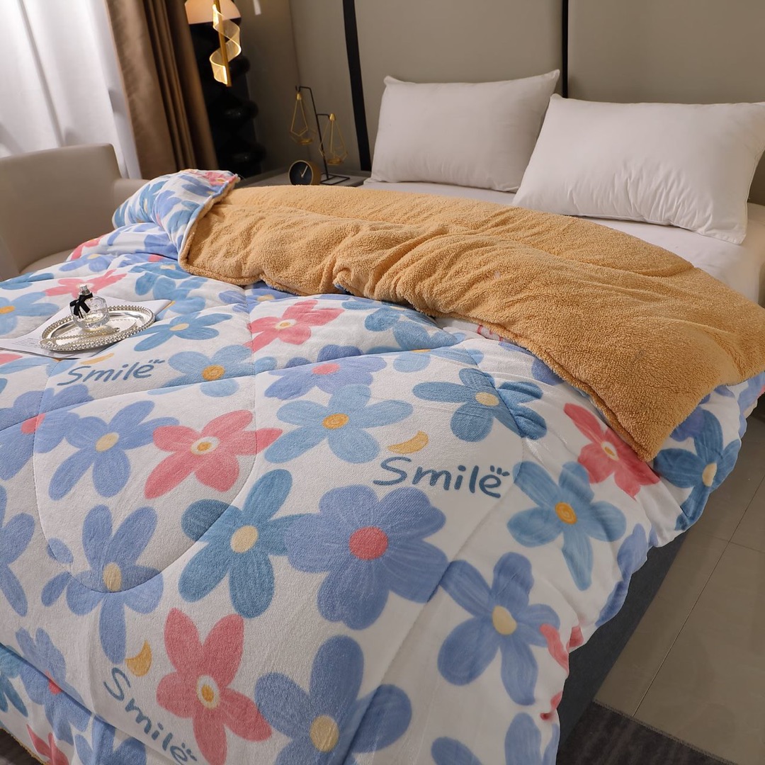 Pilota Cocolino cu Blanita Bej Ultra Pufoasa, Matlasata, 200x230 cm – Caldura Instanta si Confort de Lux pentru Nopti Reci, Alb, flori - 2 | YEO