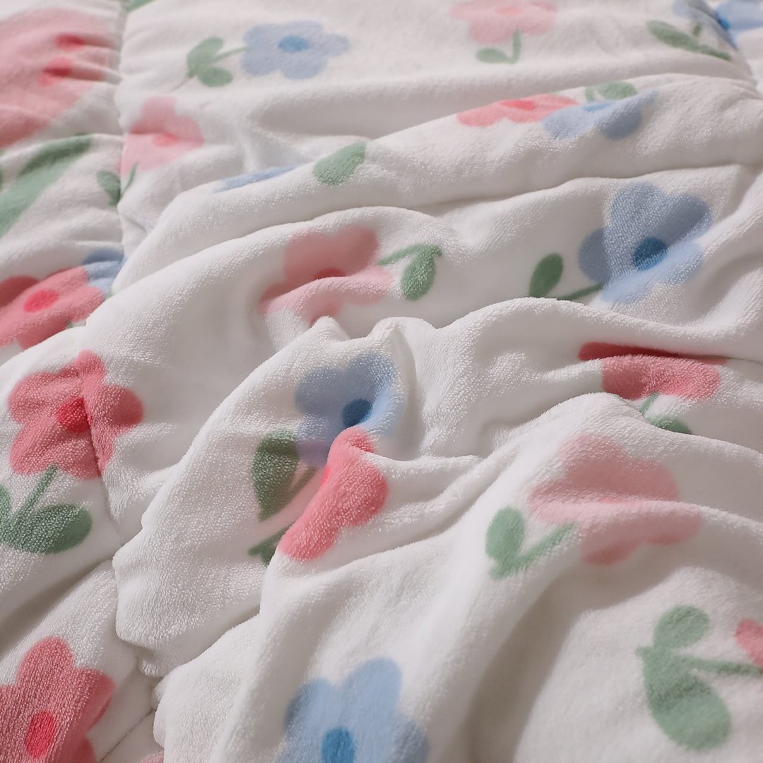 Pilota Cocolino cu Blanita Bej Ultra Pufoasa, Matlasata, 200x230 cm – Caldura Instanta si Confort de Lux pentru Nopti Reci, Alb, flori - 2 | YEO