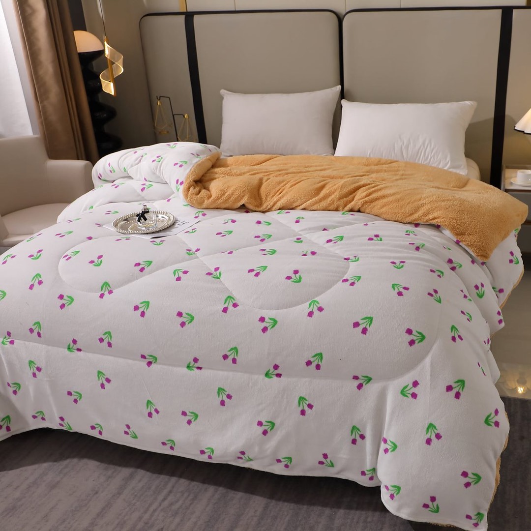 Pilota Cocolino cu Blanita Bej Ultra Pufoasa, Matlasata, 200x230 cm – Caldura Instanta si Confort de Lux pentru Nopti Reci, Alb, flori - 1 | YEO