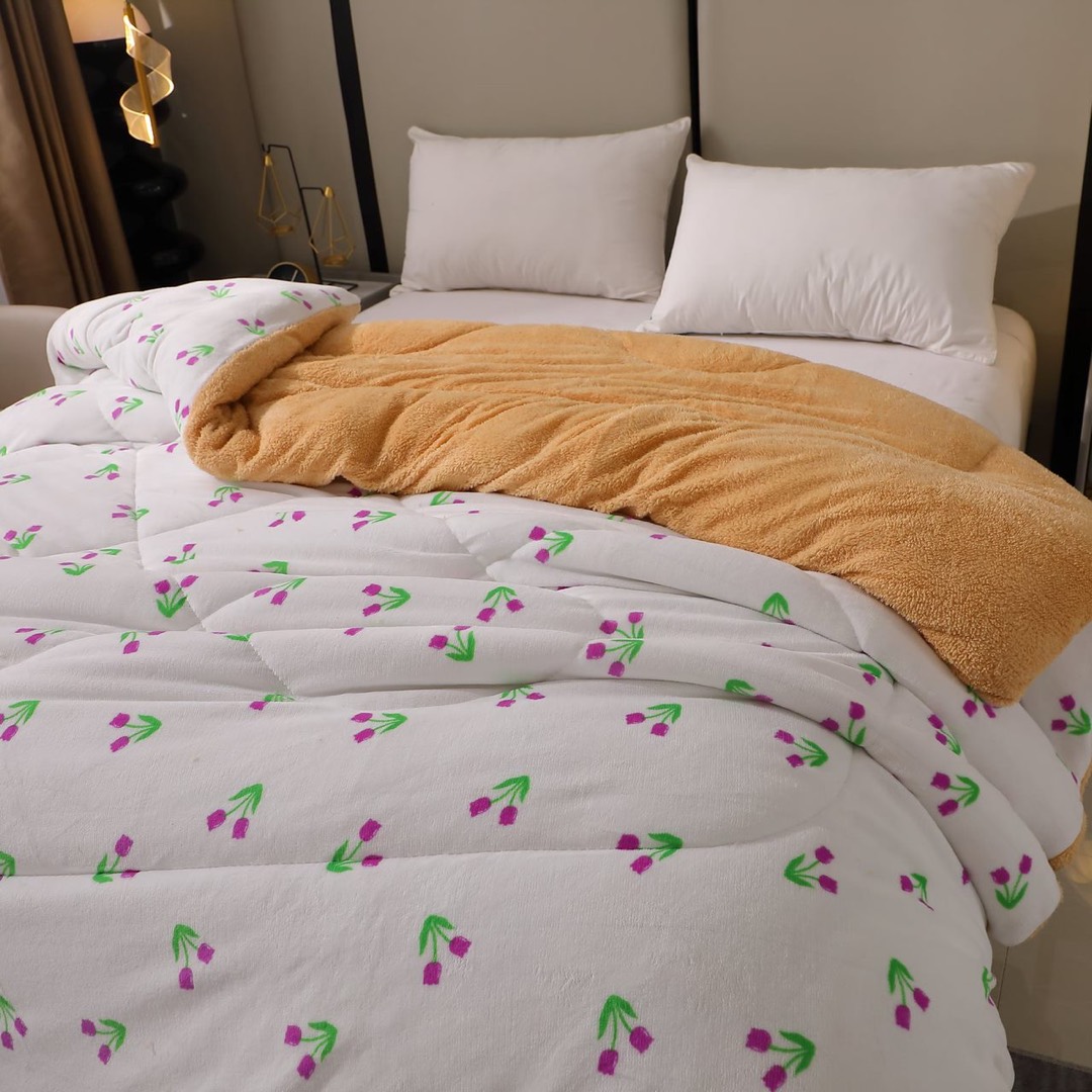 Pilota Cocolino cu Blanita Bej Ultra Pufoasa, Matlasata, 200x230 cm – Caldura Instanta si Confort de Lux pentru Nopti Reci, Alb, flori - 2 | YEO