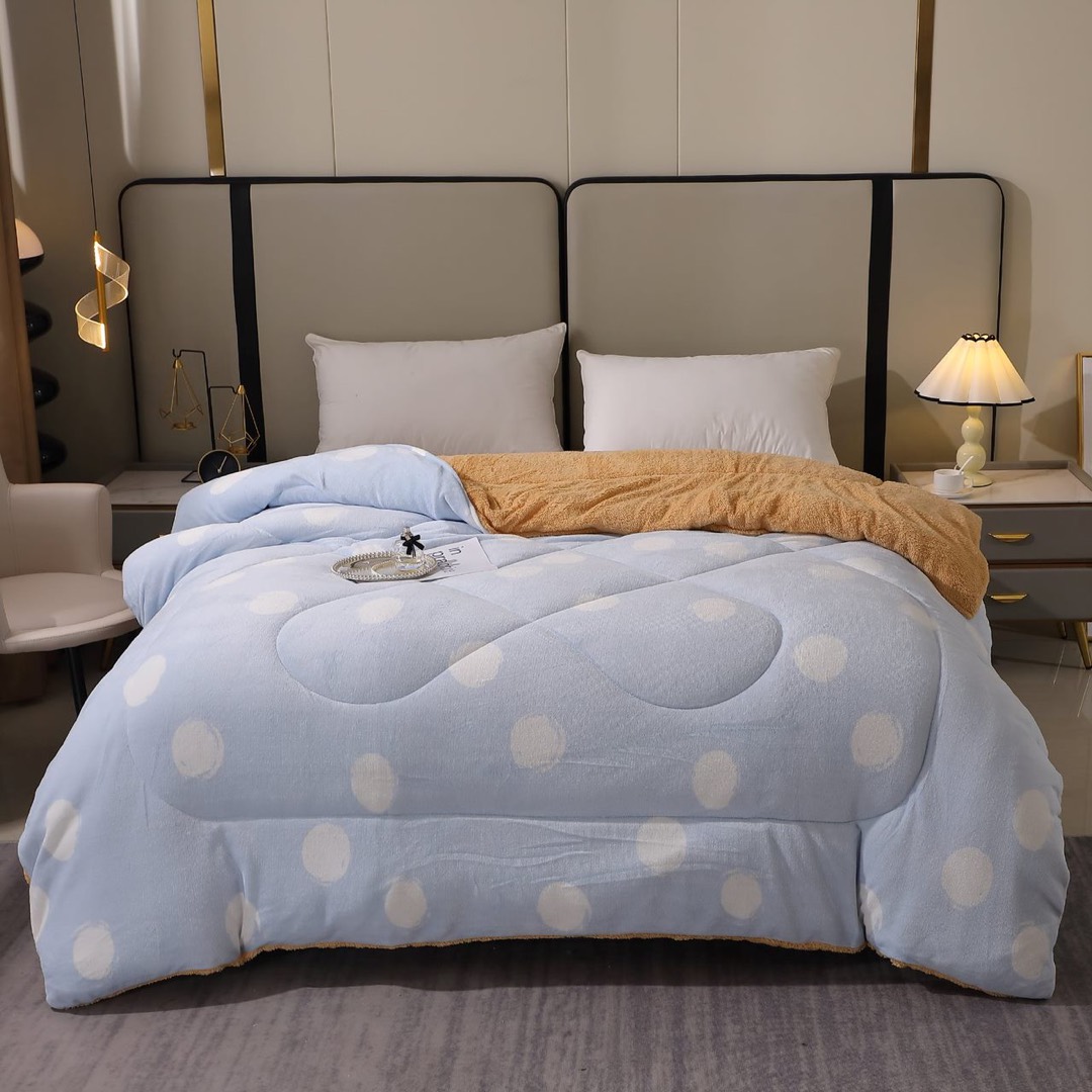 Pilota Cocolino cu Blanita Bej Ultra Pufoasa, Matlasata, 200x230 cm – Caldura Instanta si Confort de Lux pentru Nopti Reci, Bleu, buline - 2 | YEO