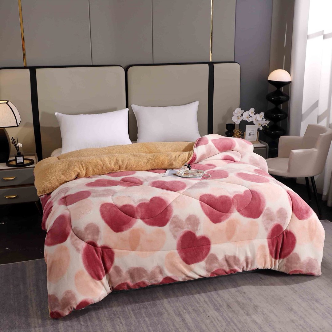 Pilota Cocolino cu Blanita Bej Ultra Pufoasa, Matlasata, 200x230 cm – Caldura Instanta si Confort de Lux pentru Nopti Reci, Roz, inimioare - 2 | YEO