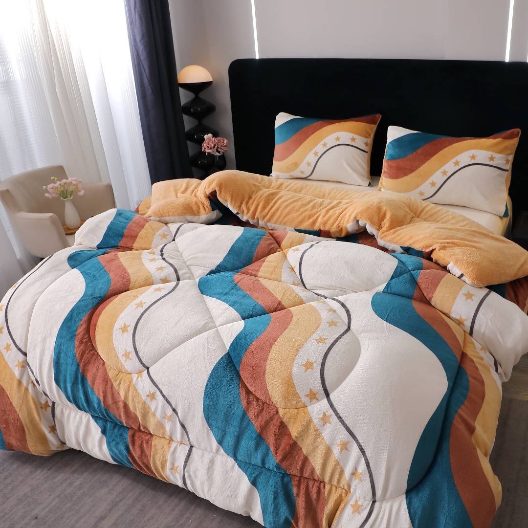 Pilota Cocolino cu Blanita Bej Ultra Pufoasa, Matlasata, 200x230cm + 2 fete de perna 50x70cm – Caldura Instanta si Confort de Lux pentru Nopti Reci, Crem, Bej, Verde, Maro, Dungi, Stelute - 3 | YEO
