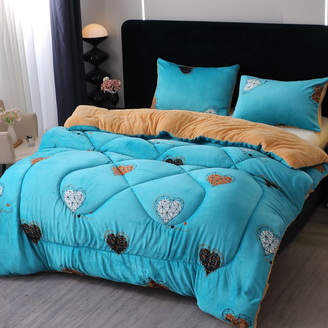 Pilota Cocolino cu Blanita Bej Ultra Pufoasa, Matlasata, 200x230cm + 2 fete de perna 50x70cm – Caldura Instanta si Confort de Lux pentru Nopti Reci, Bleu, Negru, Bej, Inimioare - 2 | YEO