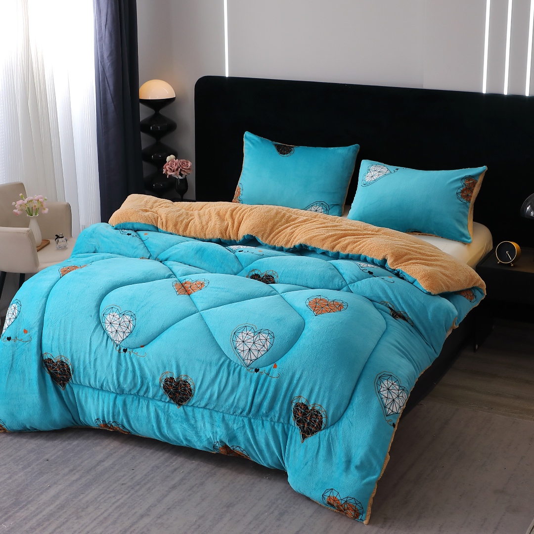 Pilota Cocolino cu Blanita Bej Ultra Pufoasa, Matlasata, 200x230cm + 2 fete de perna 50x70cm – Caldura Instanta si Confort de Lux pentru Nopti Reci, Bleu, Negru, Bej, Inimioare - 3 | YEO