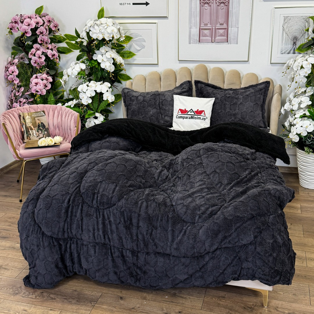 Pilota Groasa Cocolino Gofrat 3D Model in Relief cu Fagure si Dos din Blanita Sherpa, Umplutura Vatelina Siliconica, 200x230 cm + 2 Fete de Perna 50x70 cm - Caldura si Rafinament pentru Un Somn Odihnitor, Antracit - 3 | YEO