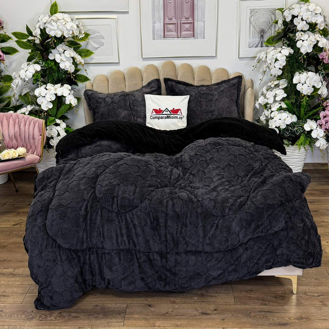 Pilota Groasa Cocolino Gofrat 3D Model in Relief cu Fagure si Dos din Blanita Sherpa, Umplutura Vatelina Siliconica, 200x230 cm + 2 Fete de Perna 50x70 cm - Caldura si Rafinament pentru Un Somn Odihnitor, Antracit - 4 | YEO