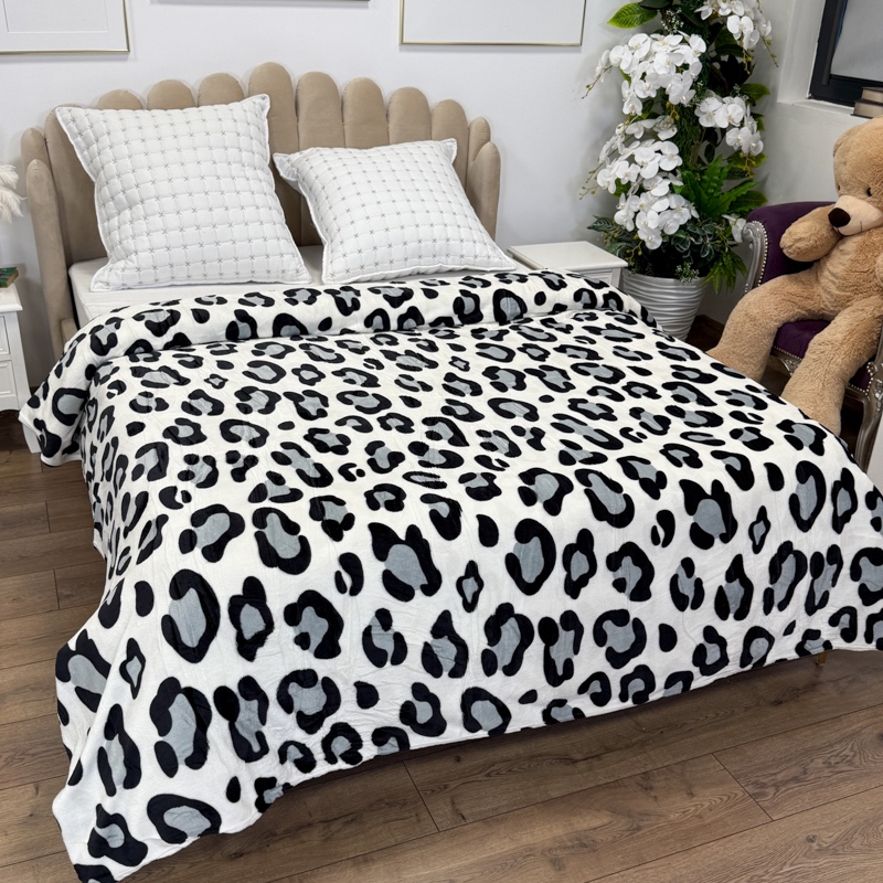 Patura pufoasa cocolino 200x230cm, 240g/mp, Alb, Gri, Animal Print - 1 | YEO