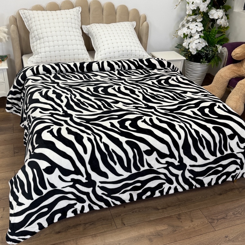 Patura pufoasa cocolino 200x230cm, 240g/mp, Alb, Negru, Model Zebra - 2 | YEO