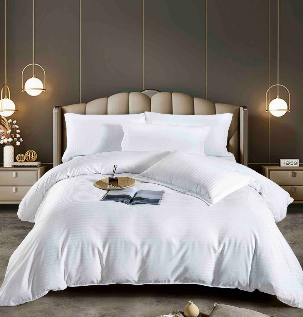 Lenjerie HoReCa, pat dublu, Damasc Finetat Deluxe cu Elastic, 6 piese, Jojo Home, Alb - 1 | YEO