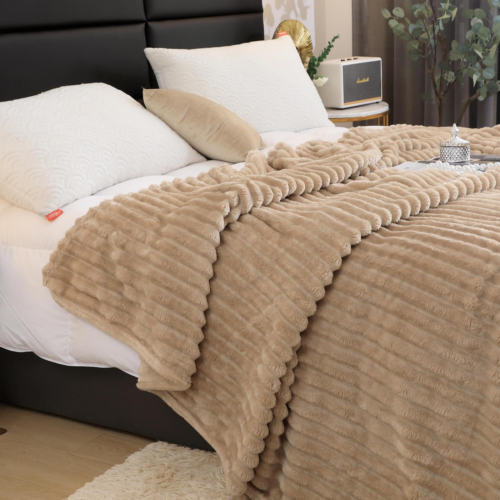 Patura pufoasa CoCoLiNo, 200x230cm, Jojo Home, Bej deschis - 1 | YEO