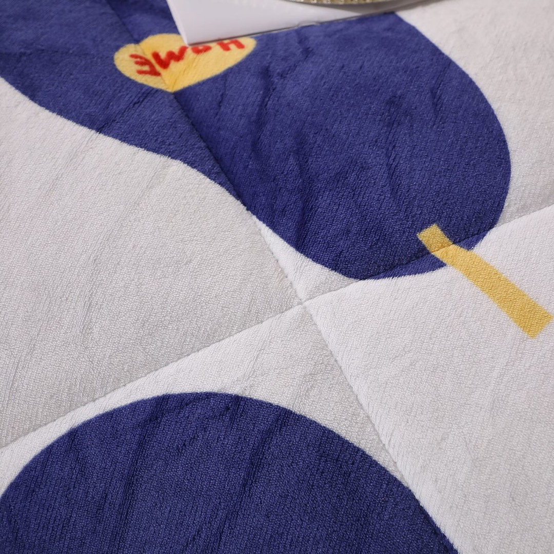 Pilota Cocolino cu Blanita Bej Ultra Pufoasa, Matlasata, 200x230 cm – Caldura Instanta si Confort de Lux pentru Nopti Reci, Alb, buline - 4 | YEO