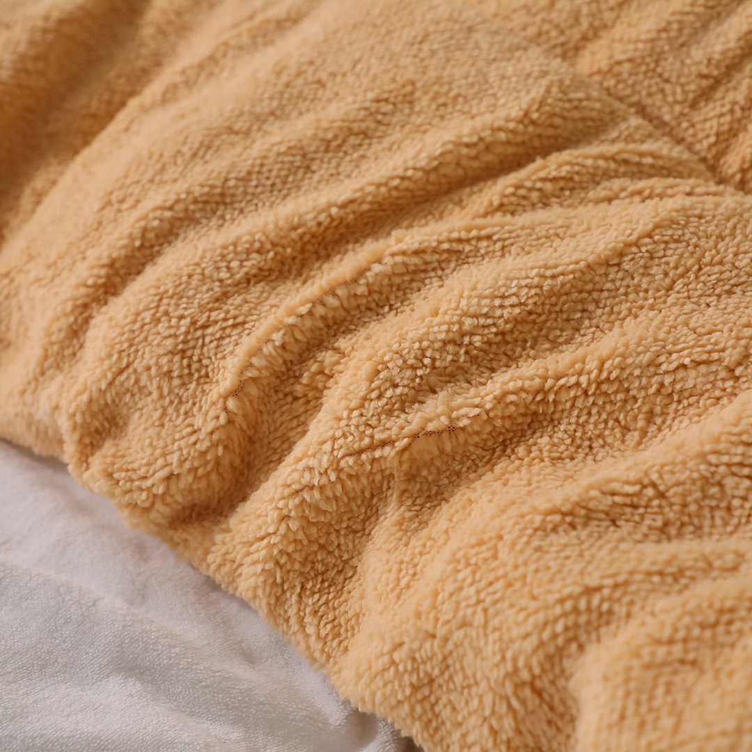 Pilota Cocolino cu Blanita Bej Ultra Pufoasa, Matlasata, 200x230 cm – Caldura Instanta si Confort de Lux pentru Nopti Reci, Alb, flori - 4 | YEO