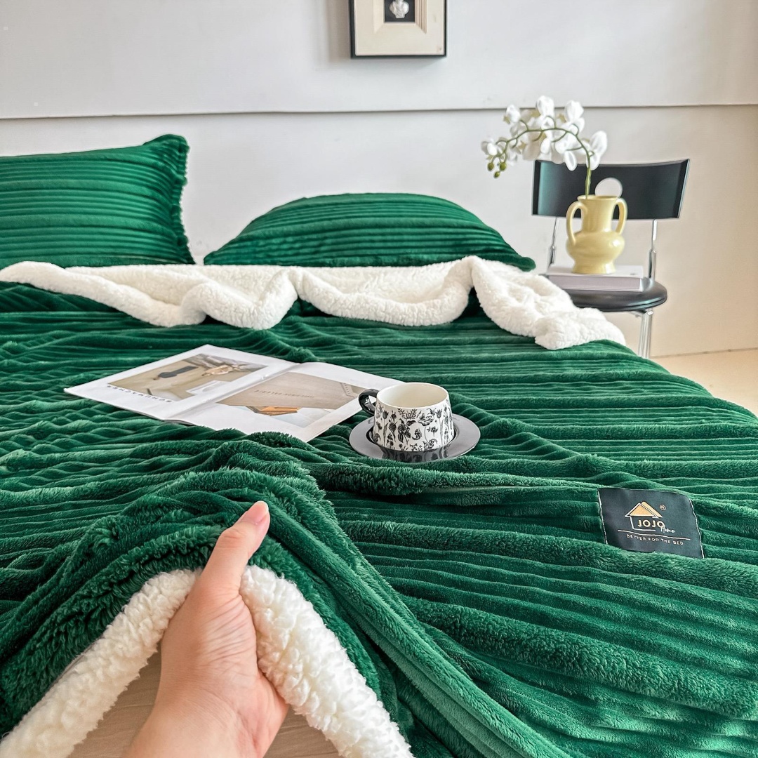 Poze Patura CoCoLiNo cu blanita Sherpa, 200x230cm, cu Fermoar, cu 2 fete de perna 50x70cm, Jojo Home, Dungi, Verde Smarald cumparamisim.ro