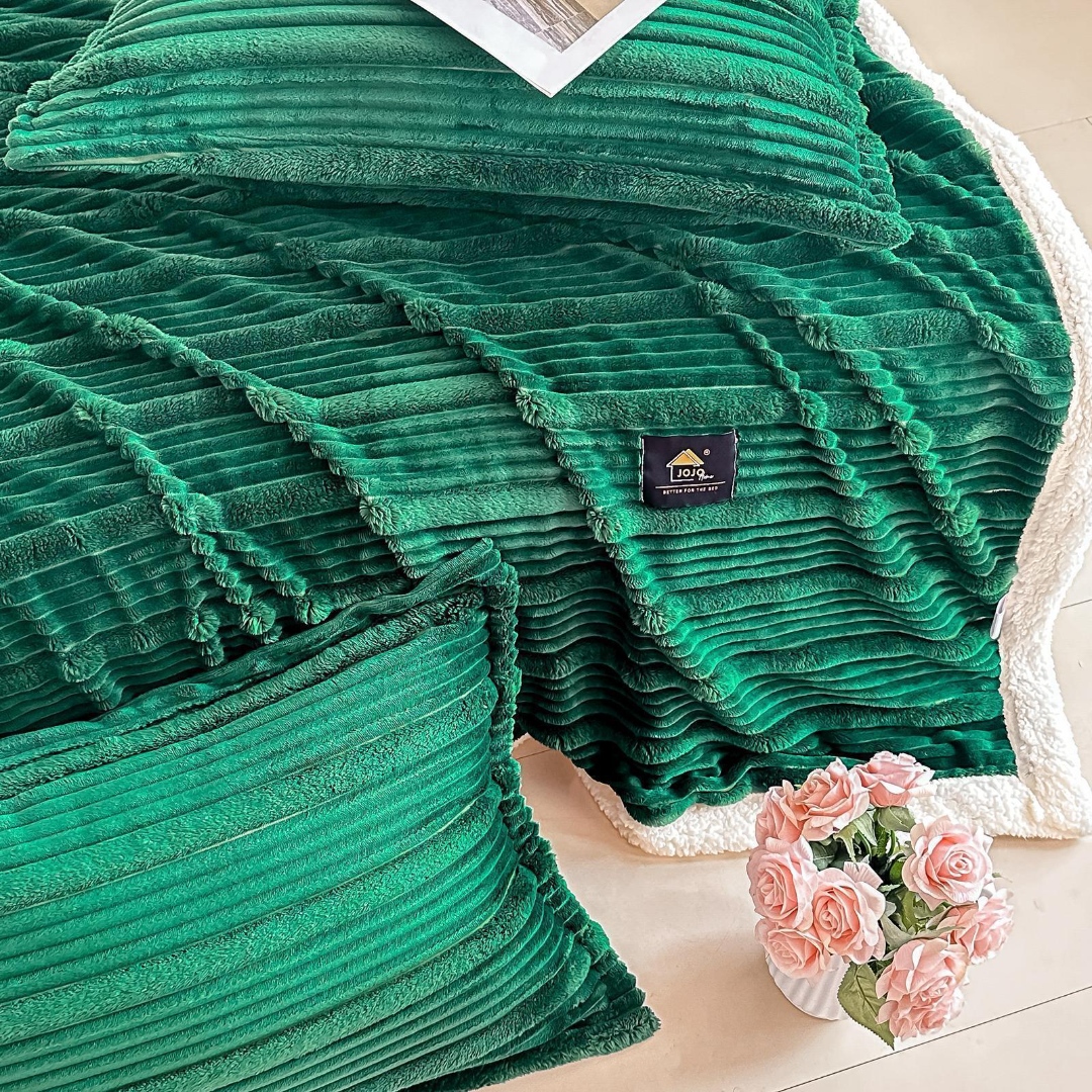 Poze Patura CoCoLiNo cu blanita Sherpa, 200x230cm, cu Fermoar, cu 2 fete de perna 50x70cm, Jojo Home, Dungi, Verde Smarald cumparamisim.ro