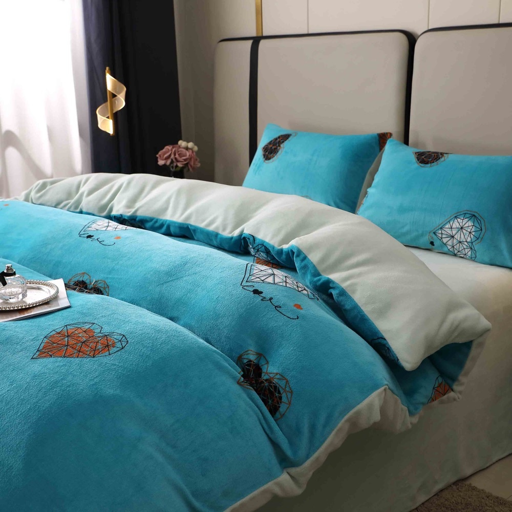 Poze Lenjerie pat dublu, Super Pufoasa COCOLINO, 4 piese, Bleu, inimioare cumparamisim.ro