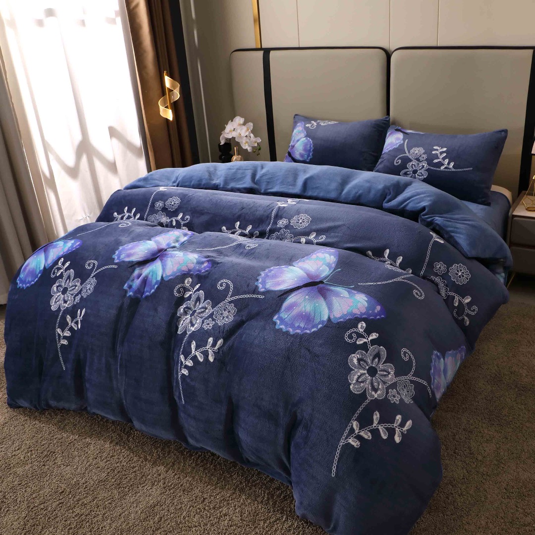 Poze Lenjerie pat dublu, Super Pufoasa COCOLINO, 4 piese, Bleumarin, Fluturi cumparamisim.ro