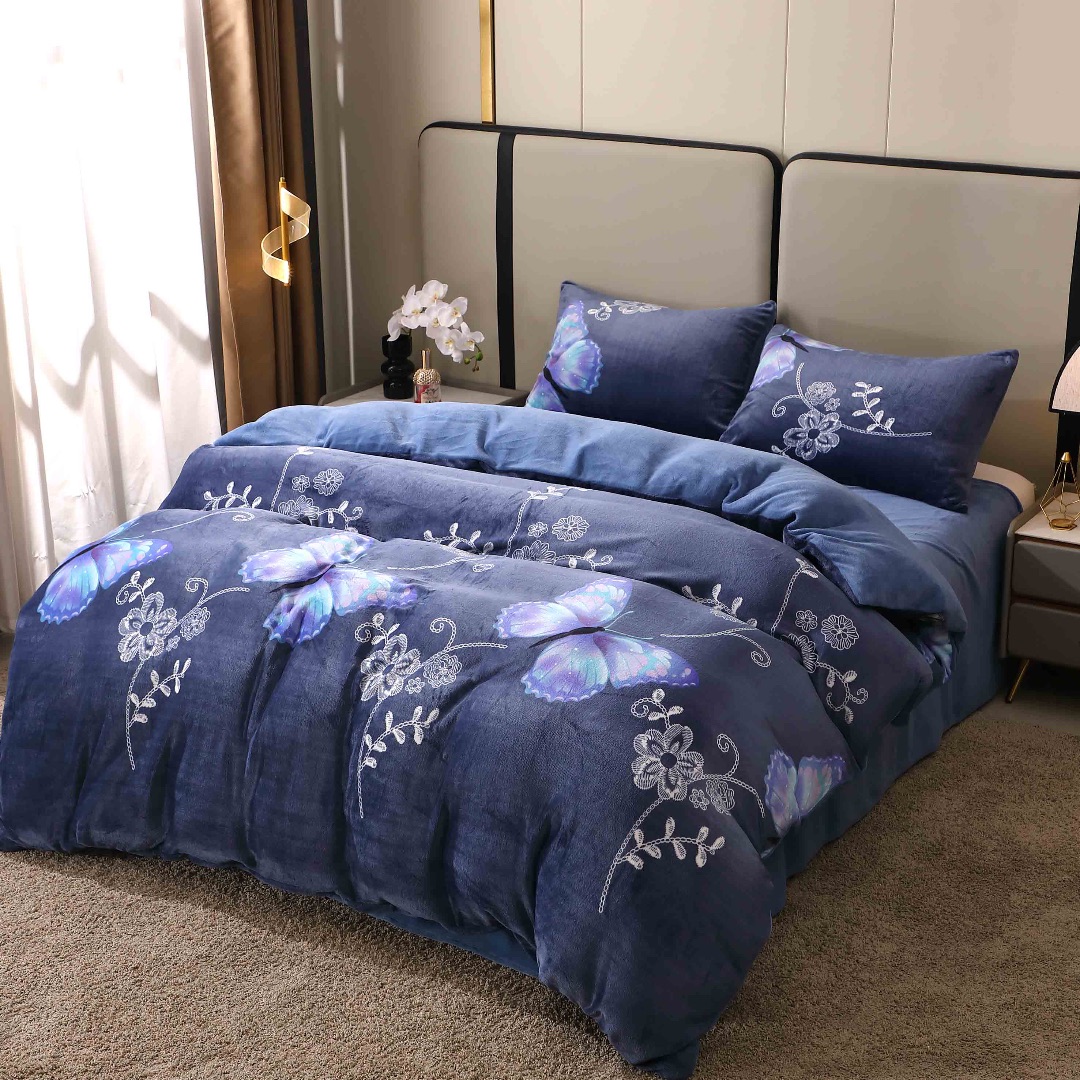 Poze Lenjerie pat dublu, Super Pufoasa COCOLINO, 4 piese, Bleumarin, Fluturi cumparamisim.ro