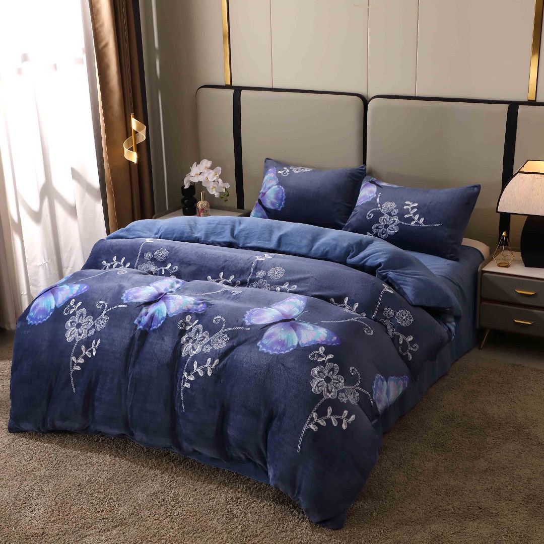 Poze Lenjerie pat dublu, Super Pufoasa COCOLINO, 4 piese, Bleumarin, Fluturi cumparamisim.ro