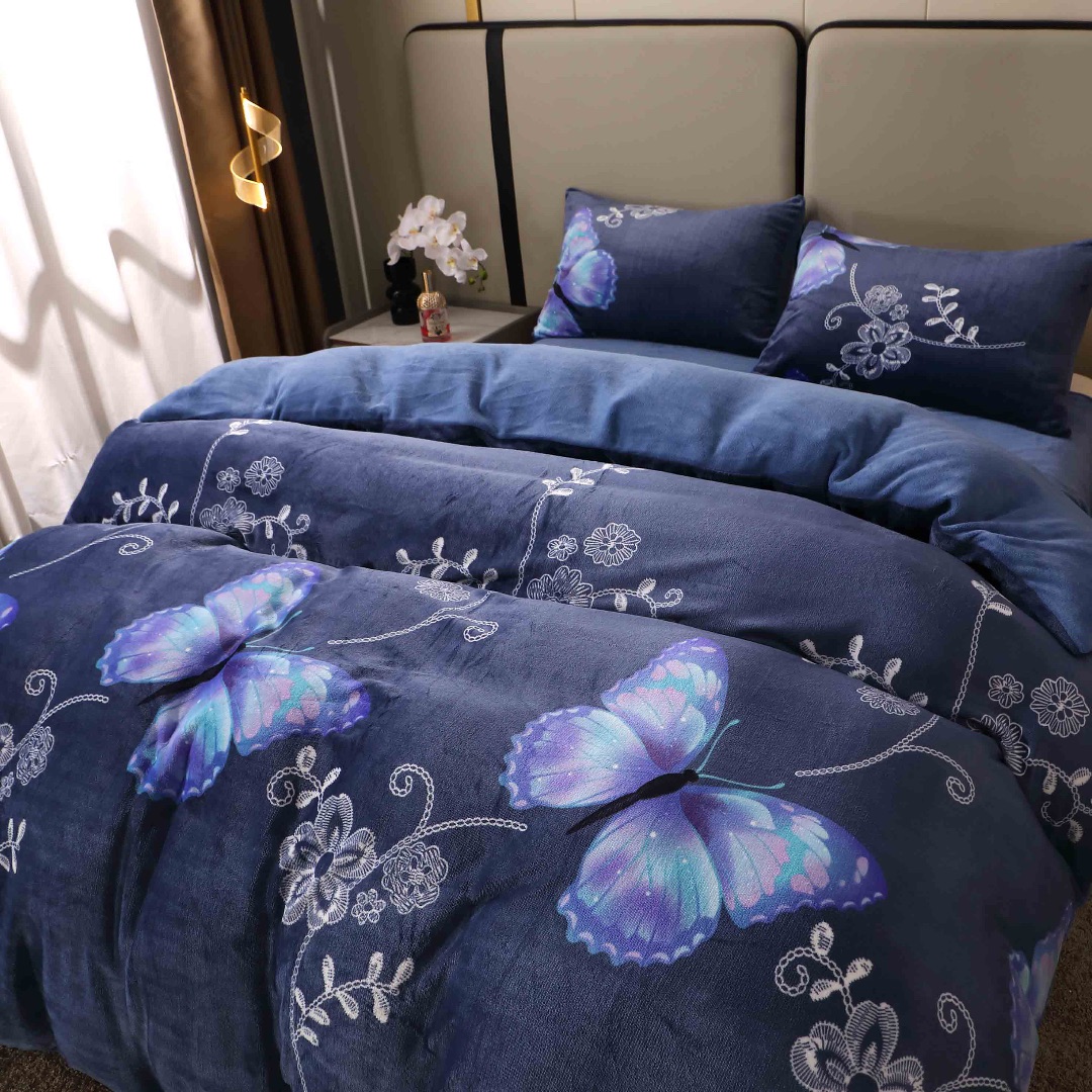 Poze Lenjerie pat dublu, Super Pufoasa COCOLINO, 4 piese, Bleumarin, Fluturi cumparamisim.ro