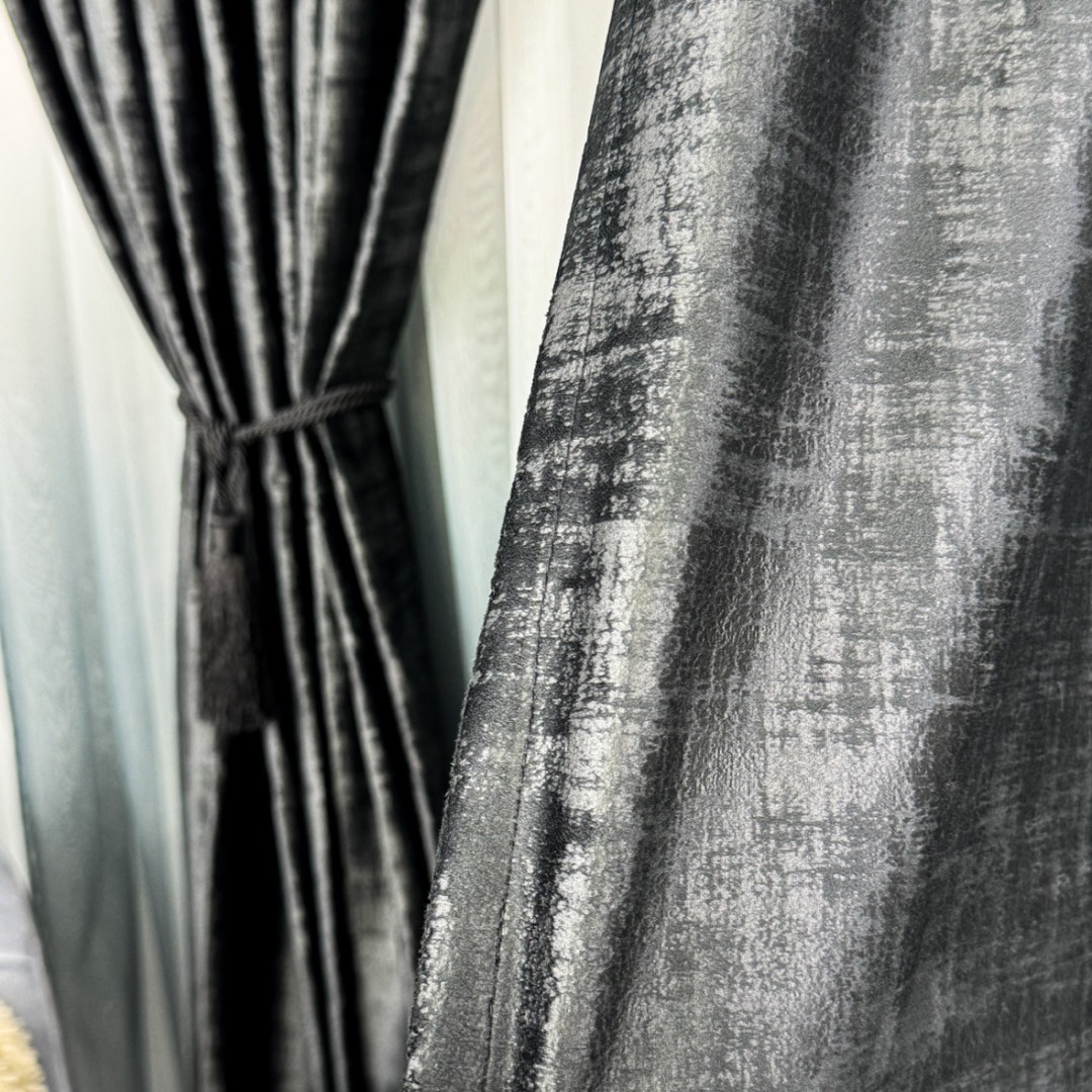 Poze Set 2 Draperii Catifea cu model Venti, Negru, 140cm latime x 260cm inaltime, cu tiv lat pt bara cumparamisim.ro