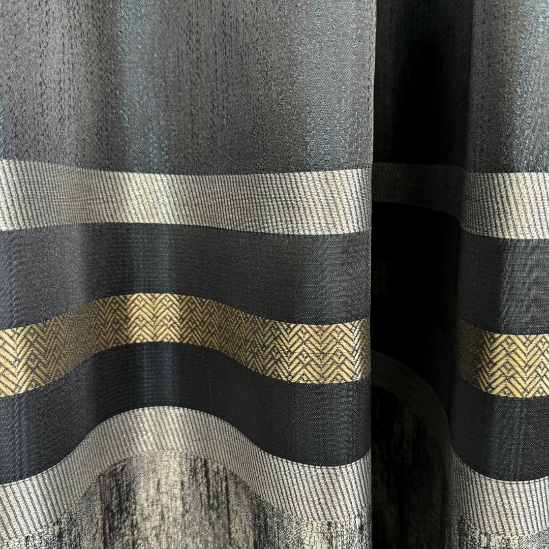 Poze Set 2 Draperii Lines, Satinata, Texturata, Negru, 140cm latime x 260cm inaltime, cu tiv lat pt bara cumparamisim.ro