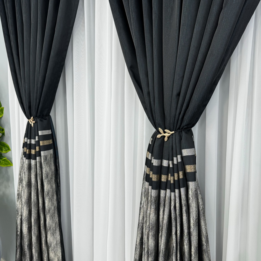 Poze Set 2 Draperii Lines, Satinata, Texturata, Negru, 140cm latime x 260cm inaltime, cu tiv lat pt bara cumparamisim.ro