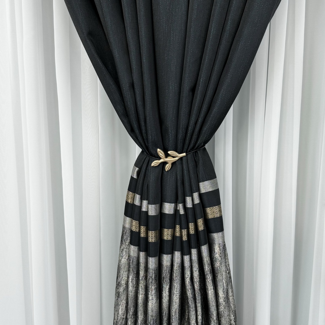 Poze Set 2 Draperii Lines, Satinata, Texturata, Negru, 140cm latime x 260cm inaltime, cu tiv lat pt bara cumparamisim.ro