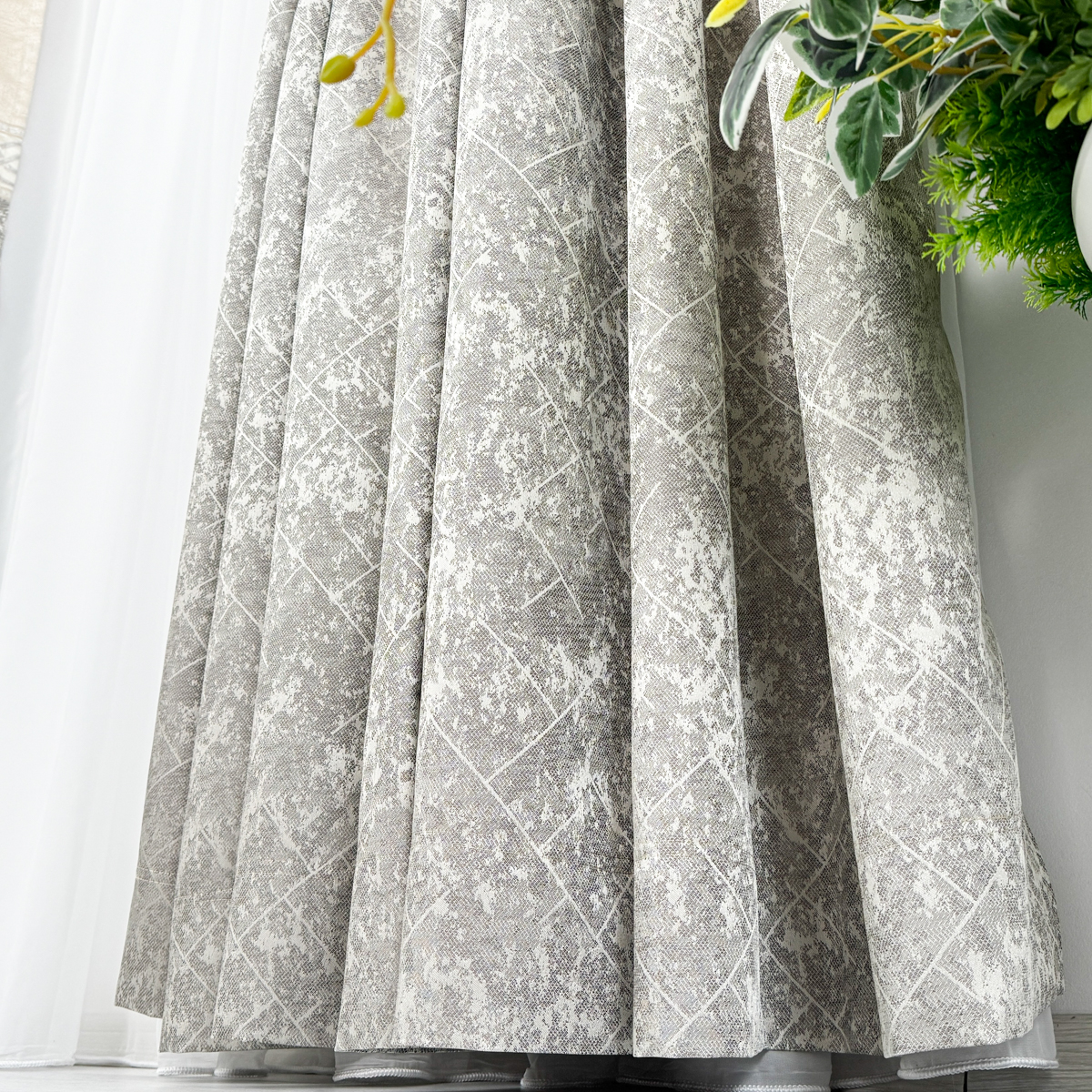 Poze Set 2 Draperii Royal, Satinata, Texturata, Bej cu Gri si Argintiu, 140cm latime x 260cm inaltime, cu tiv lat pt bara cumparamisim.ro