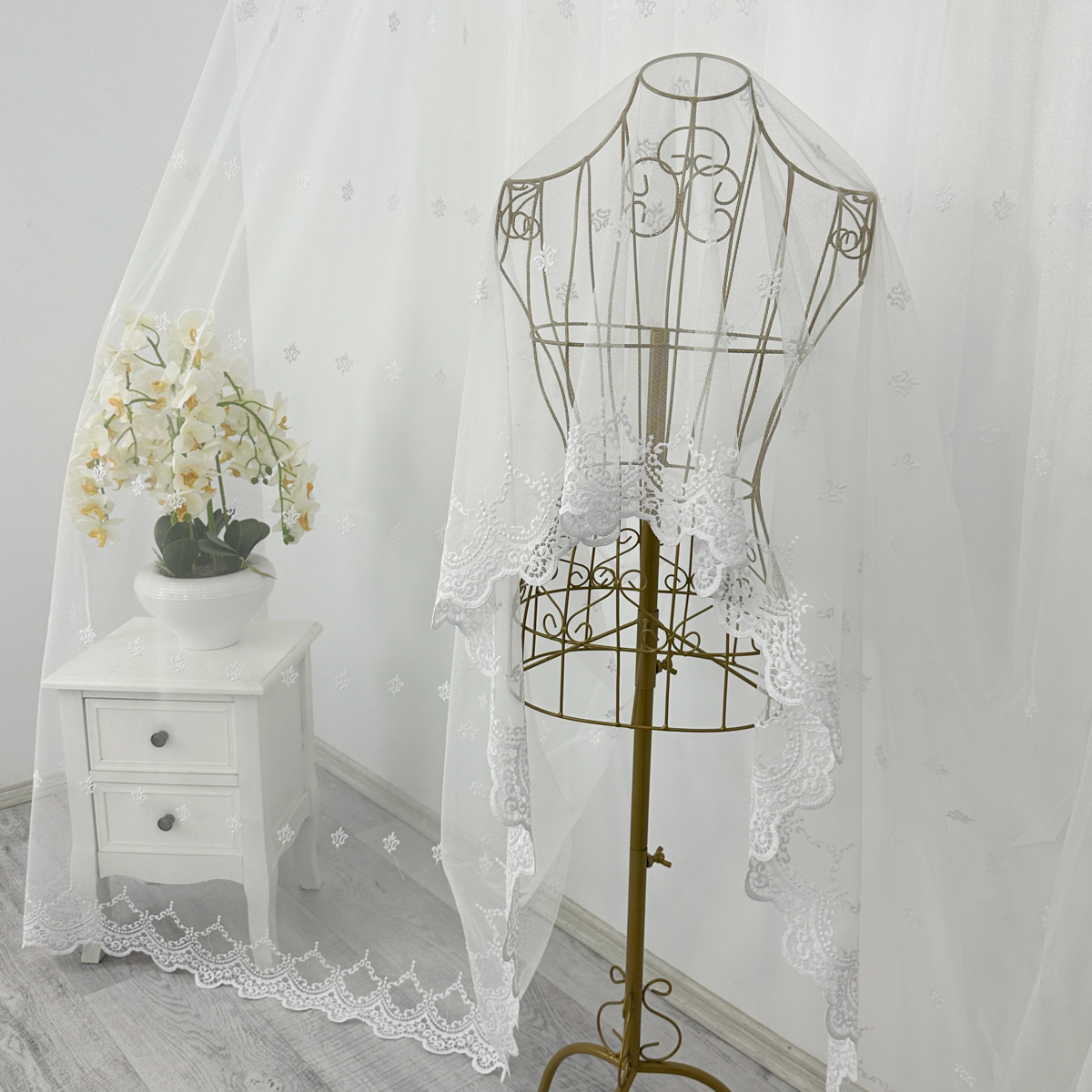 Poze Perdea Oriental din Tulle cu Broderie, model elegant, Alb, 140cm latime x 260cm inaltime, cu rejansa pt bara cumparamisim.ro