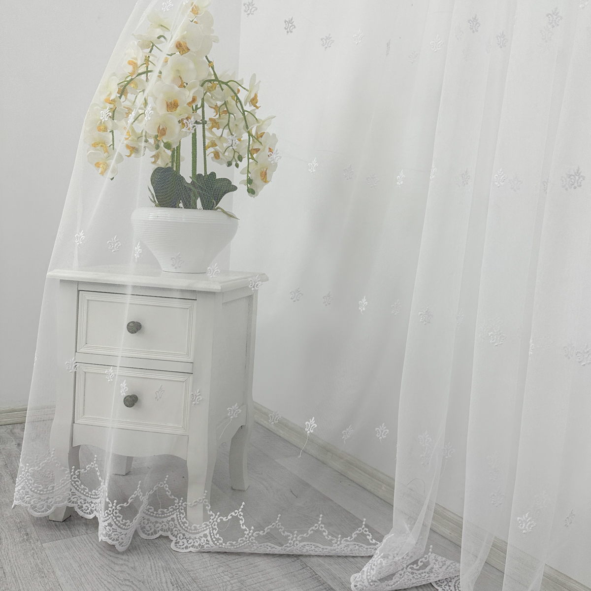 Poze Perdea Oriental din Tulle cu Broderie, model elegant, Alb, 140cm latime x 260cm inaltime, cu rejansa pt bara cumparamisim.ro