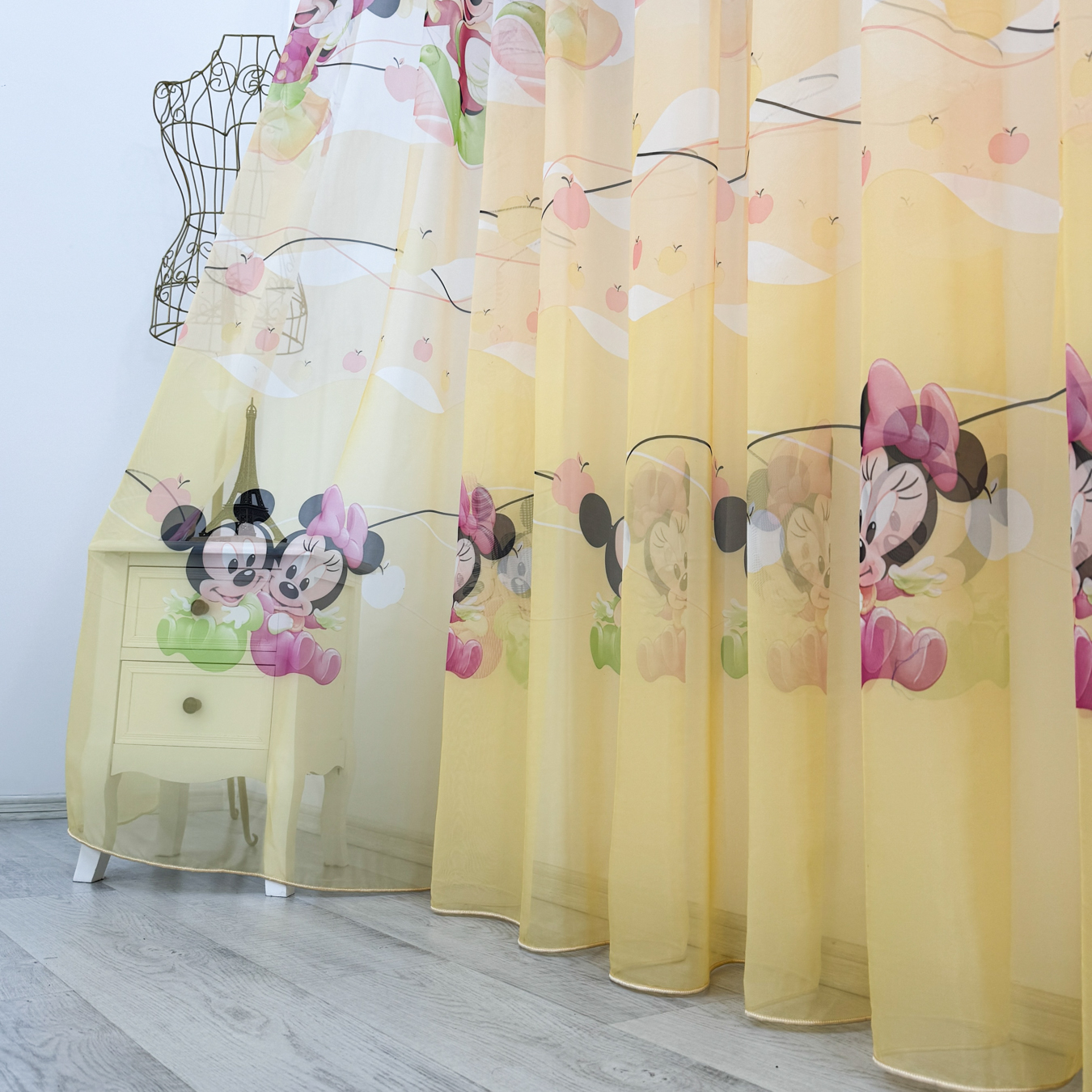 Poze Perdea pentru copii din matase, Minnie si Mickey, 140cm latime x 260cm inaltime, cu rejansa pt bara cumparamisim.ro