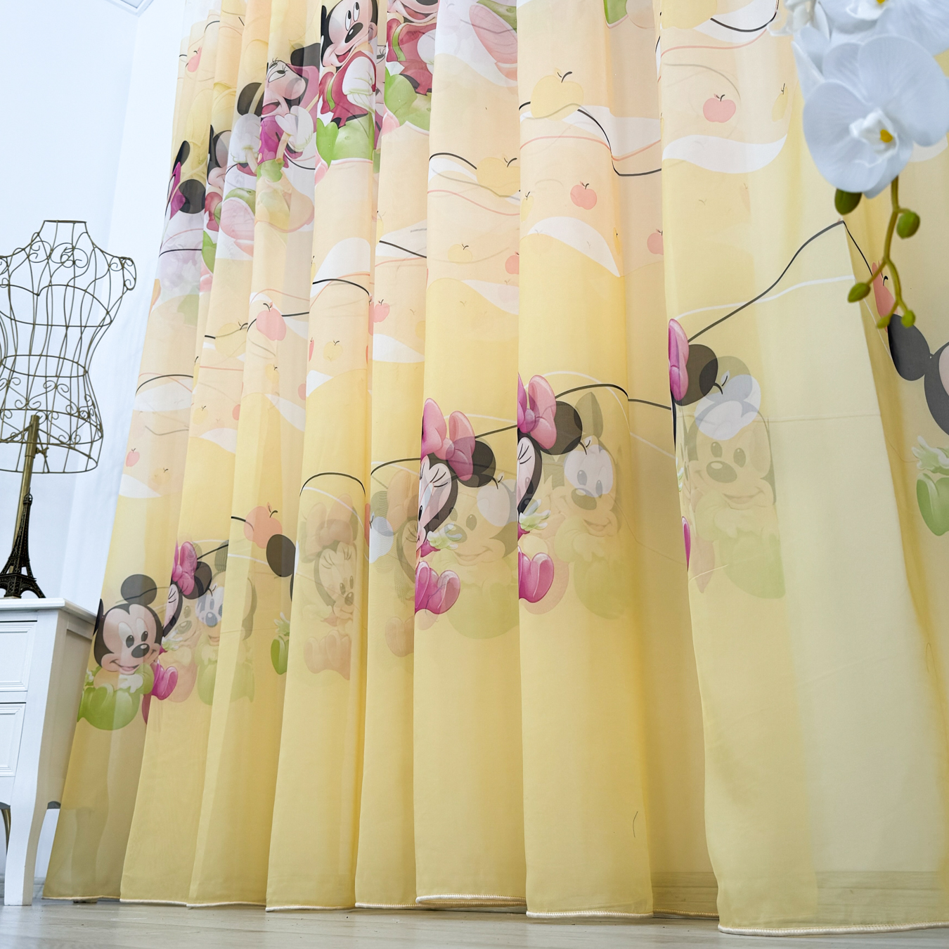 Poze Perdea pentru copii din matase, Minnie si Mickey, 140cm latime x 260cm inaltime, cu rejansa pt bara cumparamisim.ro