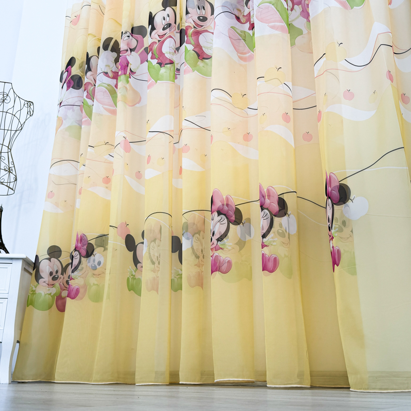 Poze Perdea pentru copii din matase, Minnie si Mickey, 140cm latime x 260cm inaltime, cu rejansa pt bara cumparamisim.ro