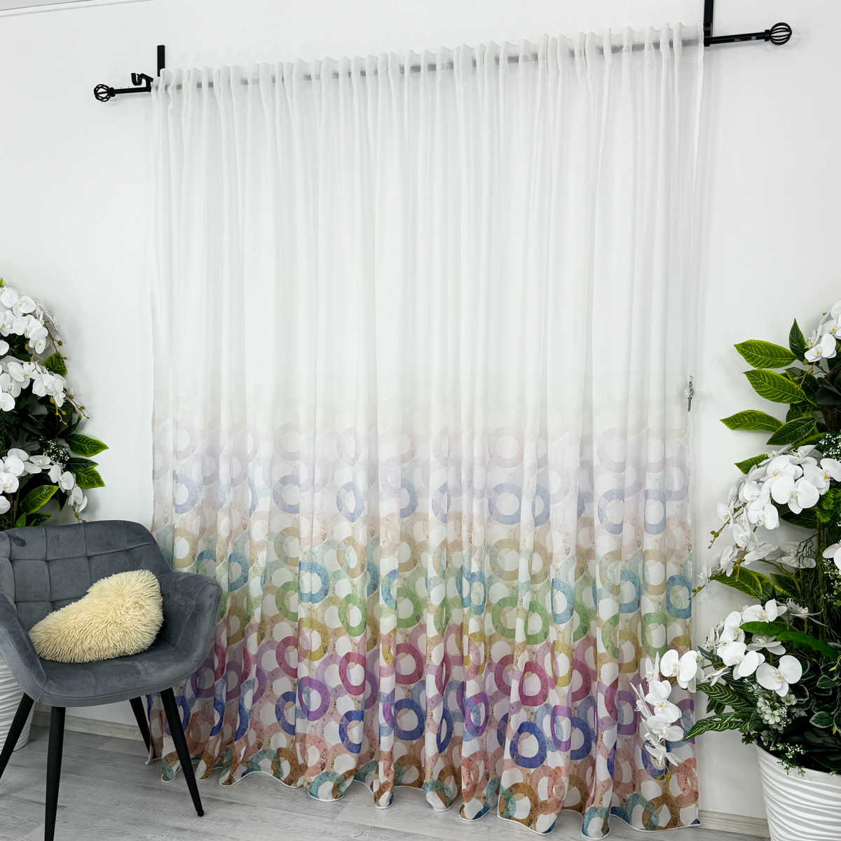 Poze Perdea din Voal imprimat, Alb cu cercuri colorate, 140cm latime x 260cm inaltime, cu rejansa pt bara cumparamisim.ro