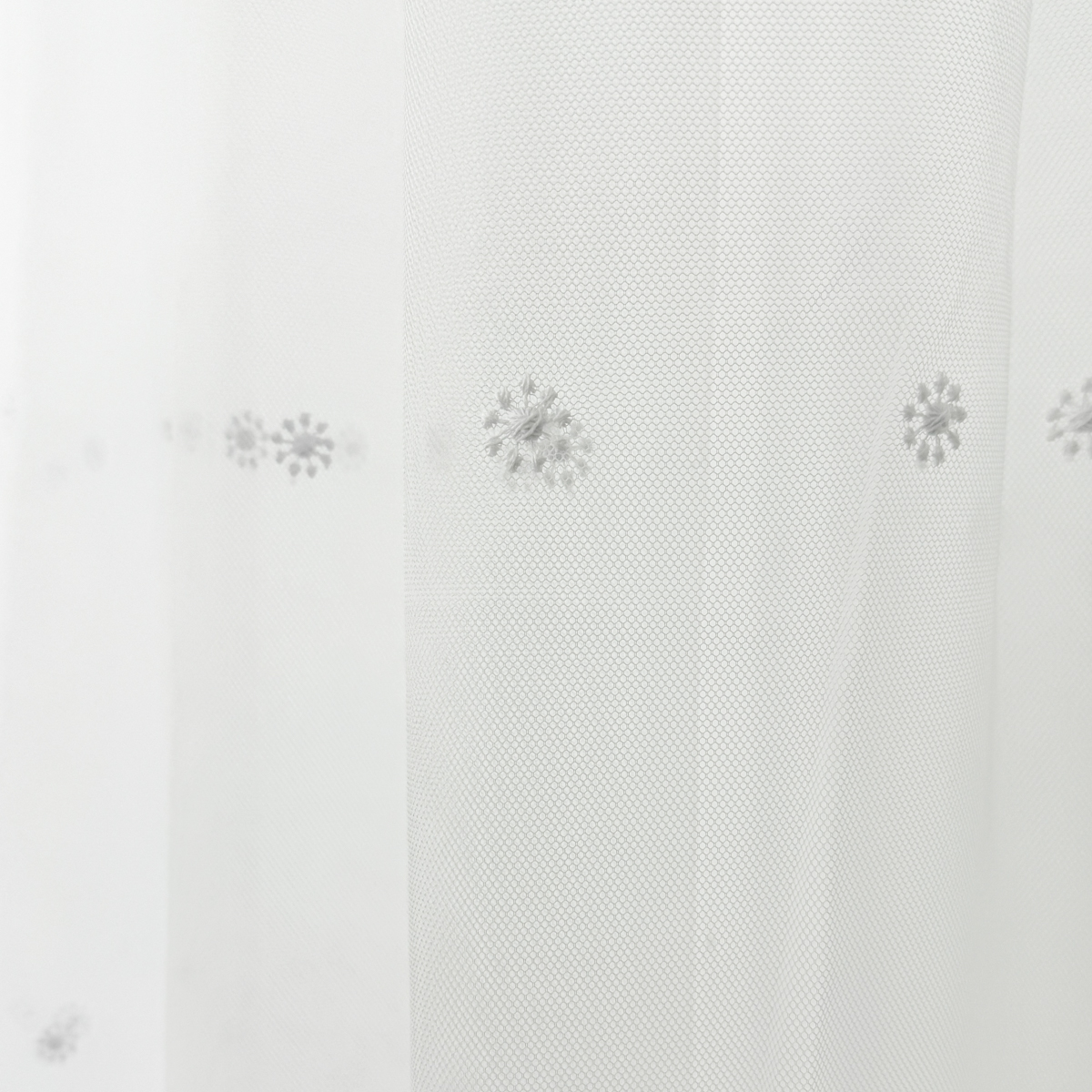 Poze Perdea Fulgi de Nea din Tulle cu Broderie, Alb, 140cm latime x 260cm inaltime, cu rejansa pt bara cumparamisim.ro