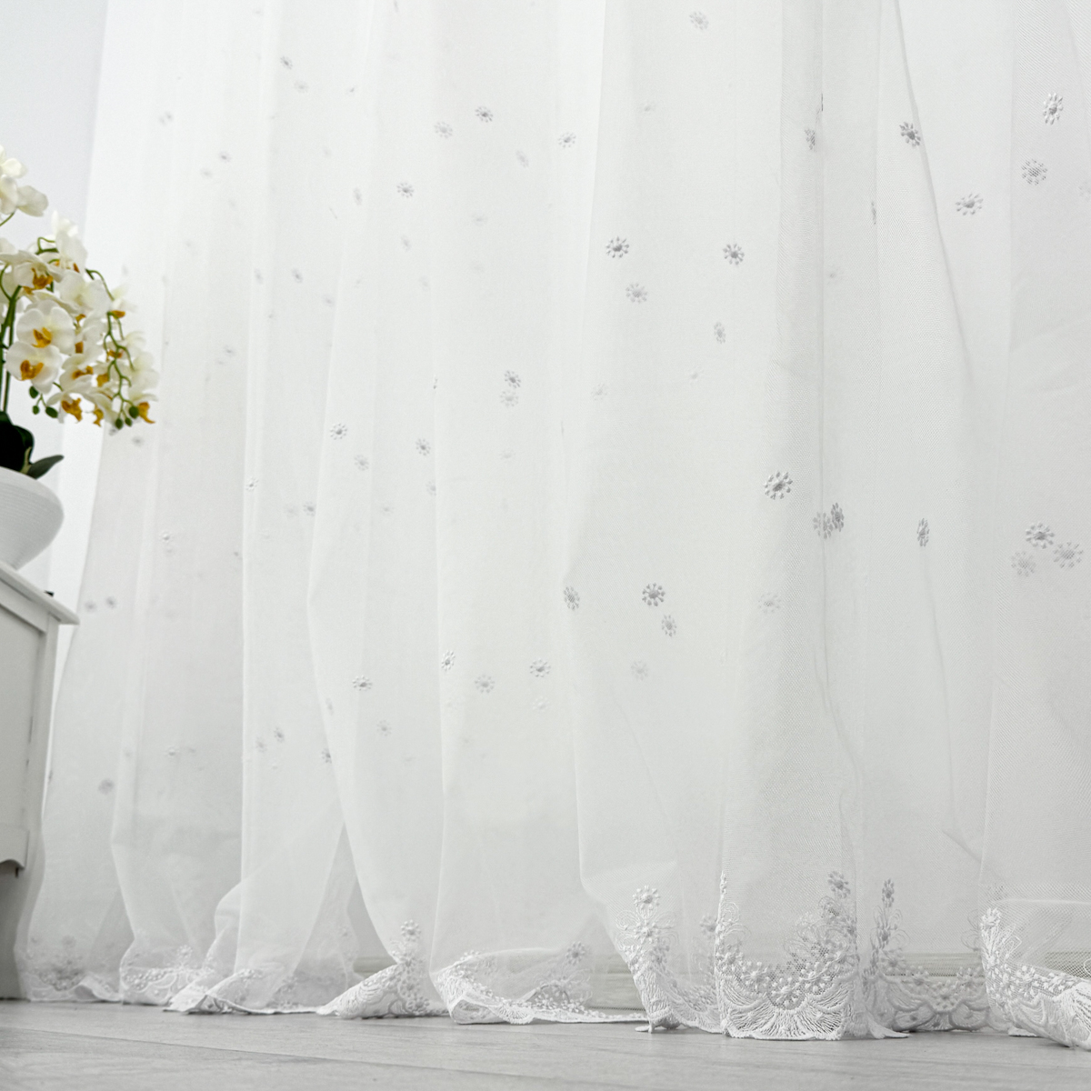 Poze Perdea Fulgi de Nea din Tulle cu Broderie, Alb, 140cm latime x 260cm inaltime, cu rejansa pt bara cumparamisim.ro