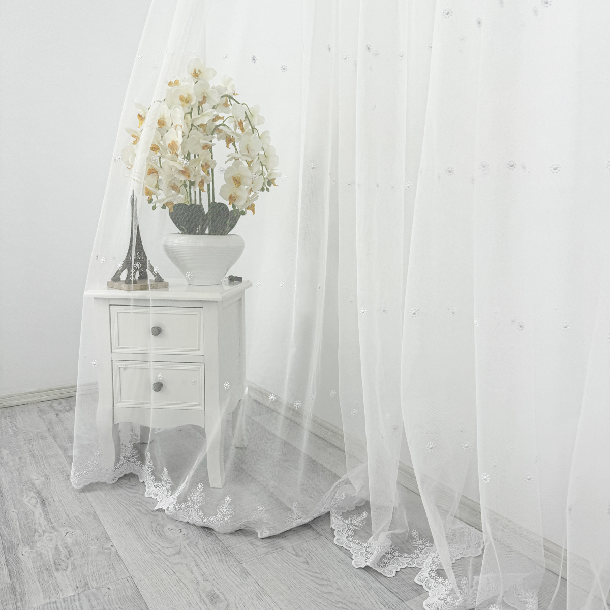 Poze Perdea Fulgi de Nea din Tulle cu Broderie, Alb, 140cm latime x 260cm inaltime, cu rejansa pt bara cumparamisim.ro