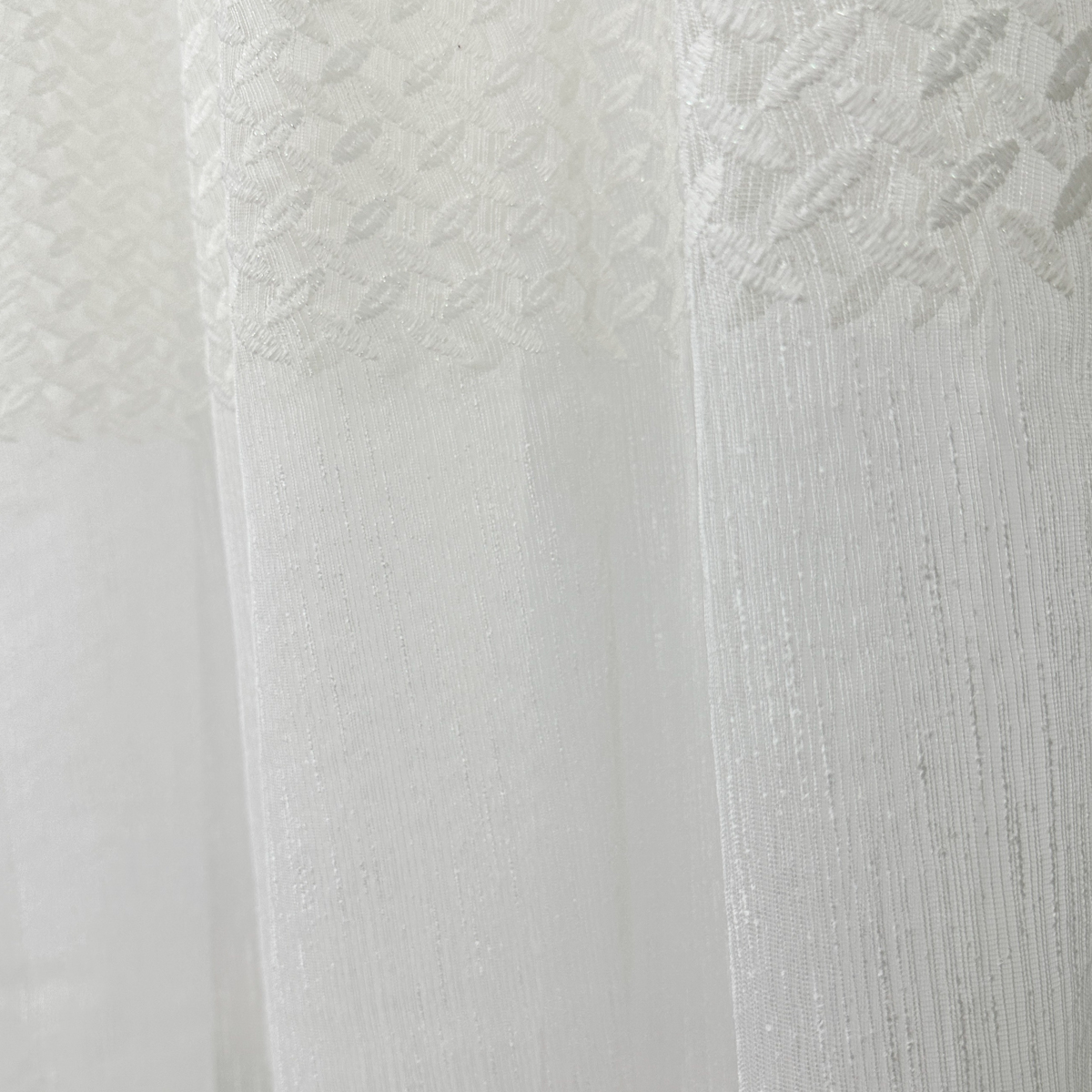 Poze Perdea Teresa din Tulle cu Broderie, model elegant, Ivoire, 140cm latime x 260cm inaltime, cu rejansa pt bara cumparamisim.ro