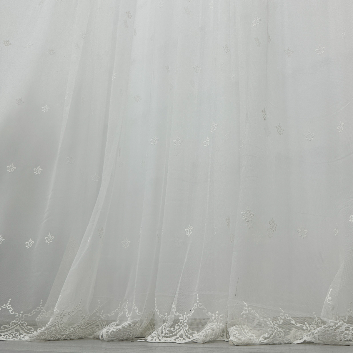 Poze Perdea Oriental din Tulle cu Broderie, model elegant, Ivoire, 140cm latime x 260cm inaltime, cu rejansa pt bara cumparamisim.ro