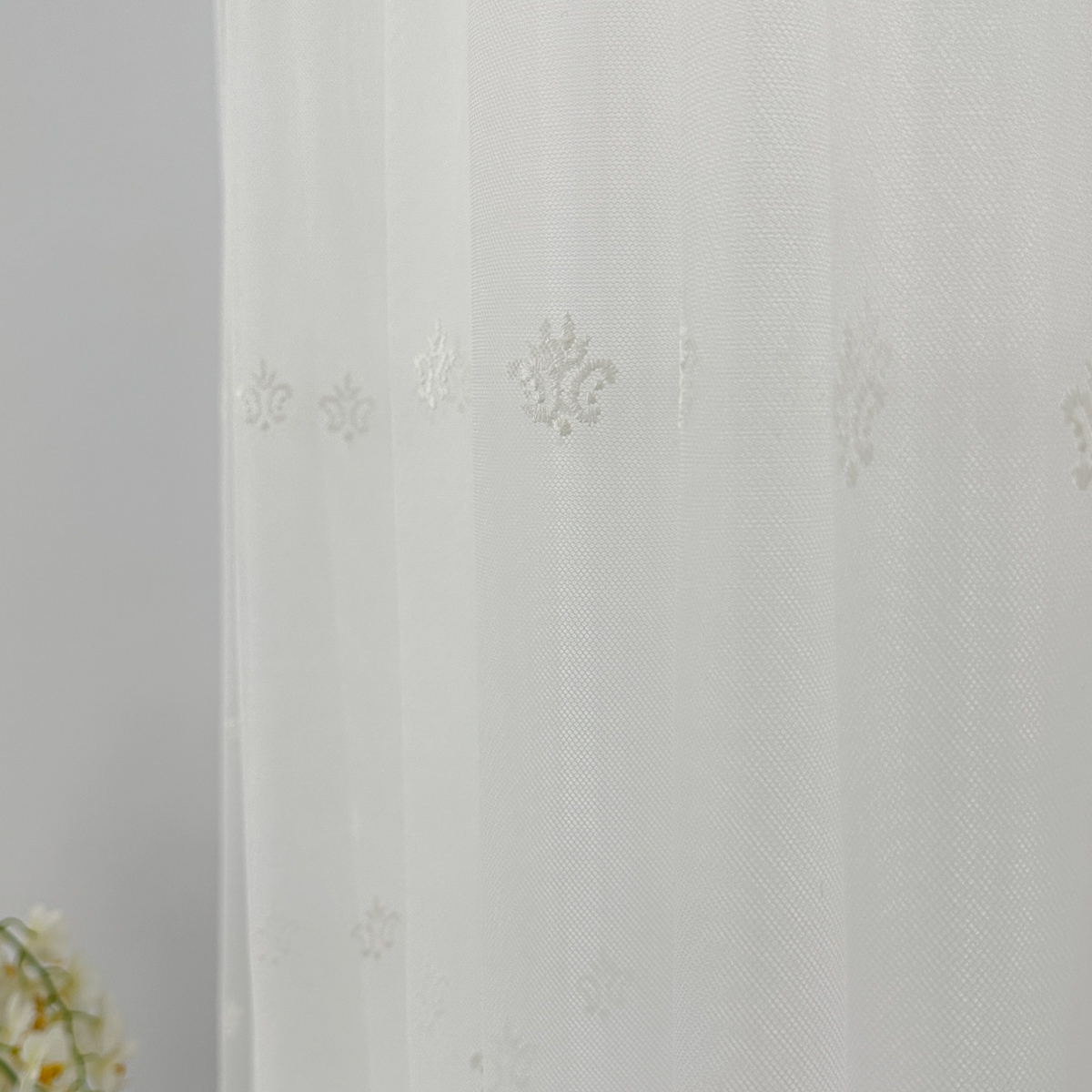 Poze Perdea Oriental din Tulle cu Broderie, model elegant, Ivoire, 140cm latime x 260cm inaltime, cu rejansa pt bara cumparamisim.ro