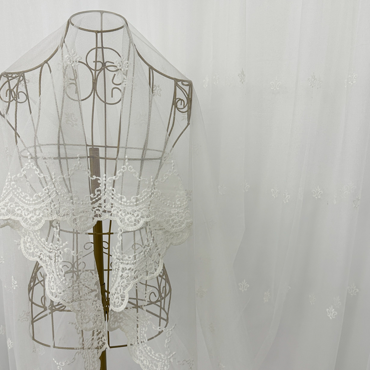 Poze Perdea Oriental din Tulle cu Broderie, model elegant, Ivoire, 140cm latime x 260cm inaltime, cu rejansa pt bara cumparamisim.ro