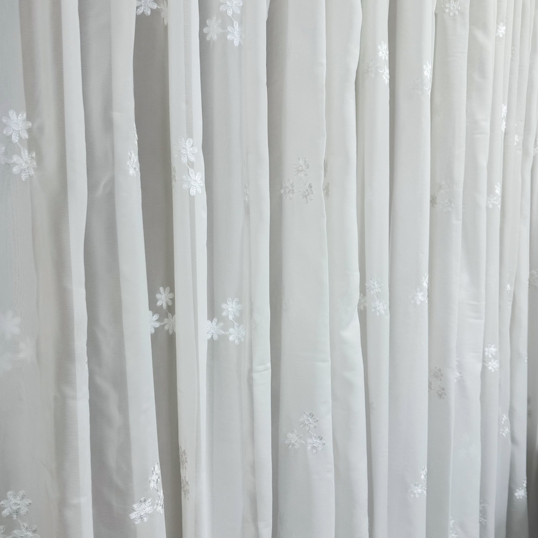 Poze Perdea Anabelle din Voal Brodat, model cu flori, Alb, 140cm latime x 260cm inaltime, cu rejansa pt bara cumparamisim.ro